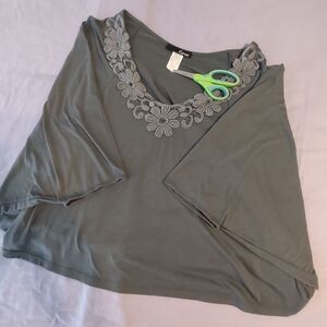 Espresso brand Ladies Top - Size: 1X (0082)